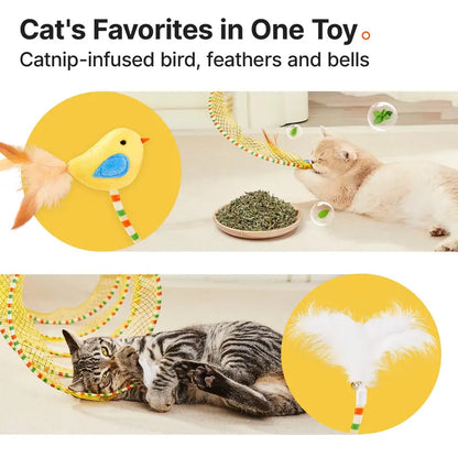 A spring-coil tunnel that cats absolutely love; featuring a combination of feathers and bells, it fully satisfies their curiosity.