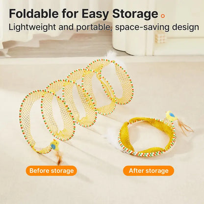 A spring-coil tunnel that cats absolutely love; featuring a combination of feathers and bells, it fully satisfies their curiosity.